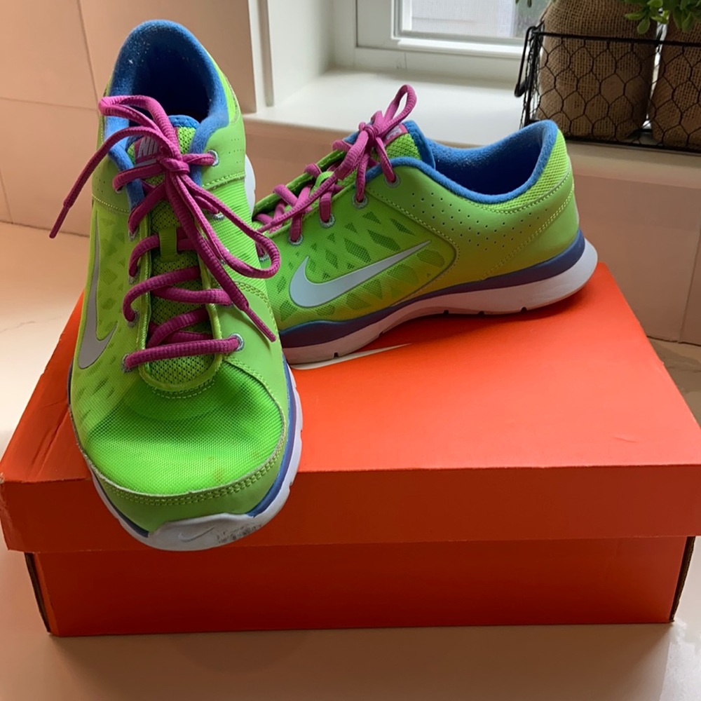 Women’s Size 9.5 Nike Flex Trainer Shoes Green
